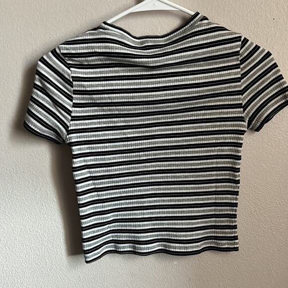NWOT Divided Women’s Crop Top - Picture 3 of 4